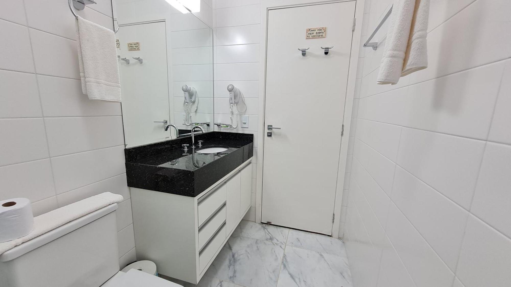 Boulevard Montreal Monte Verde  Bilik gambar